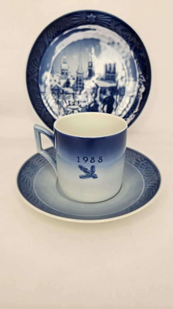 Cup & Saucer 1988 (collector's item), Royal Copenhagen