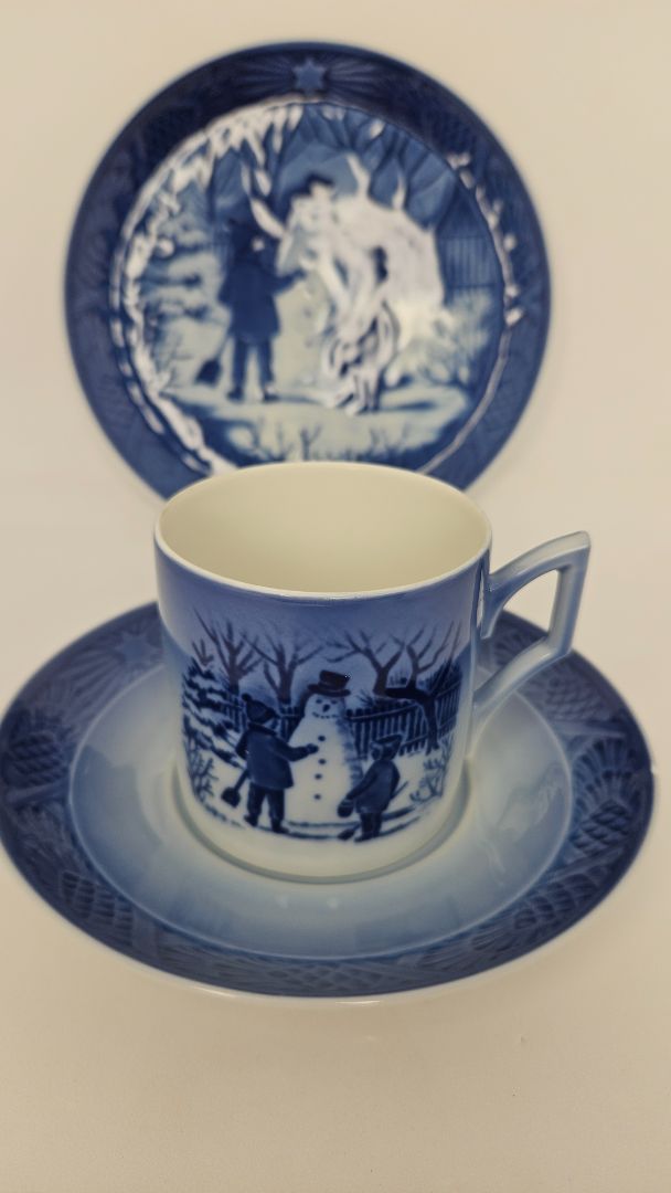 Cup & saucer 1985 (collector's item), Royal Copenhagen