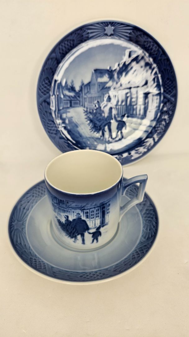 Cup & saucer 1980 (collector's item), Royal Copenhagen