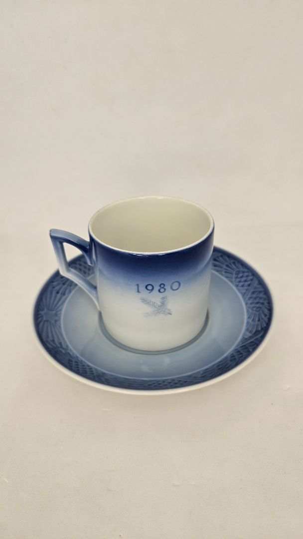Cup & saucer 1980 (collector's item), Royal Copenhagen