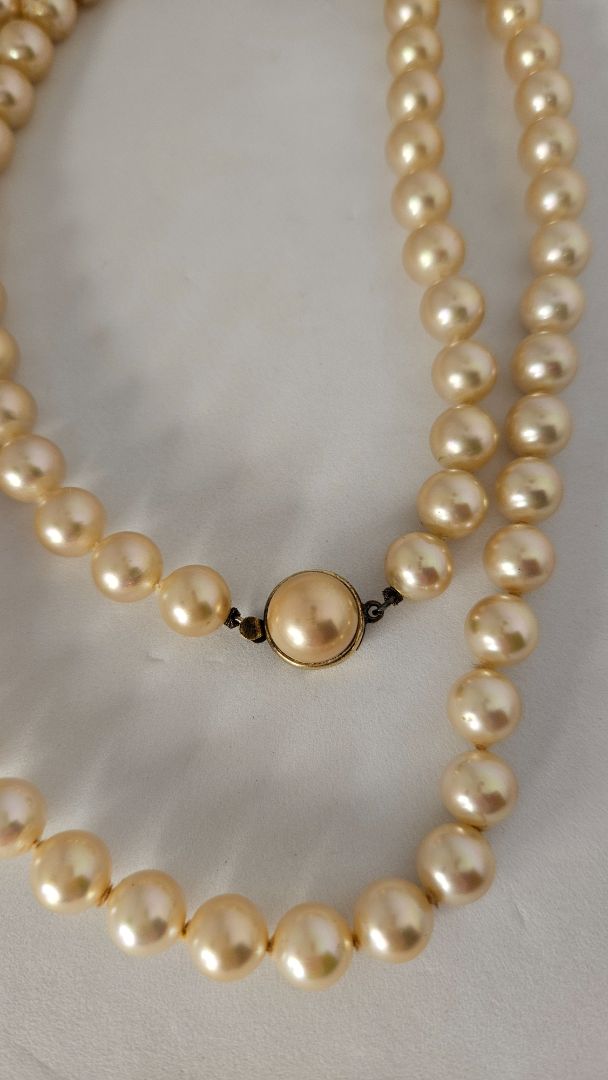 Vintage pearl necklace (at least 1969)