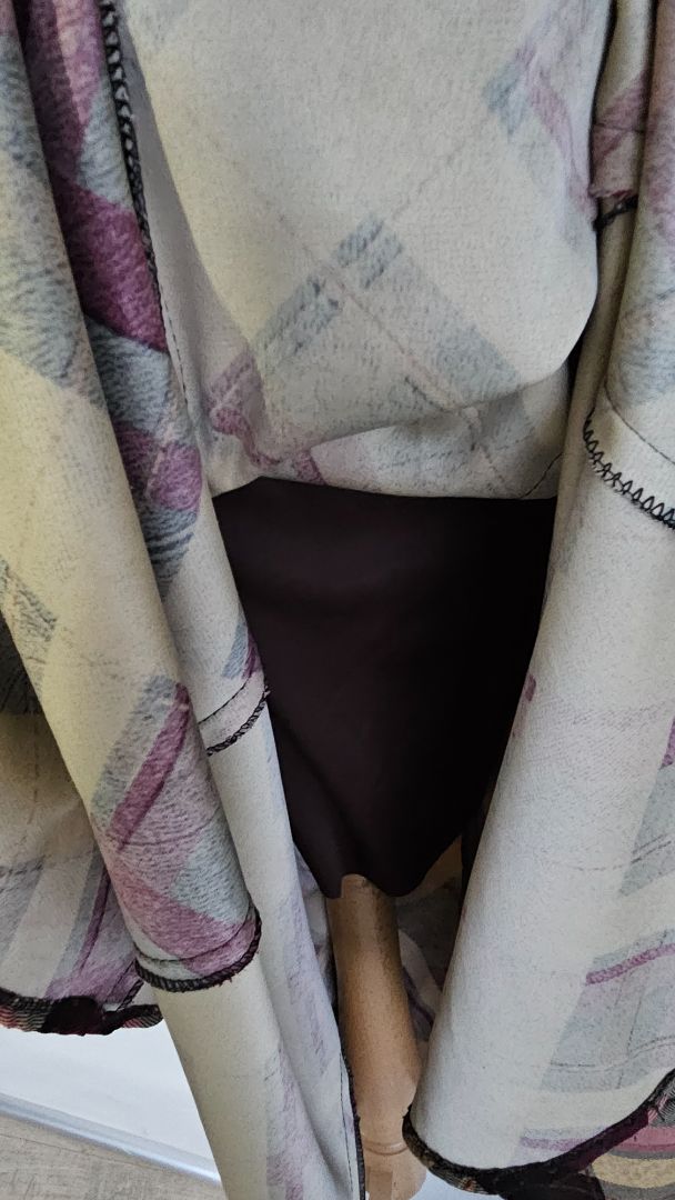 Pils - flauel A-snið, EUR 40, Khaled