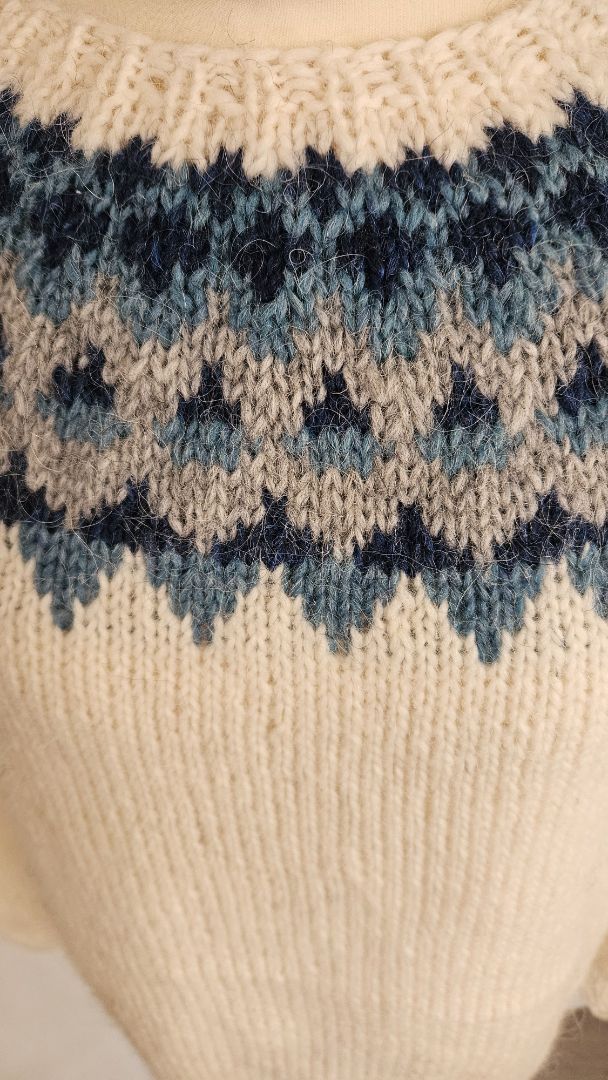 Icelandic wool sweater, S