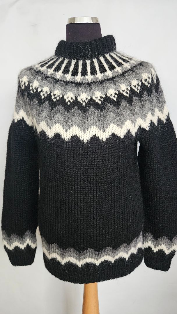 Icelandic wool sweater, S