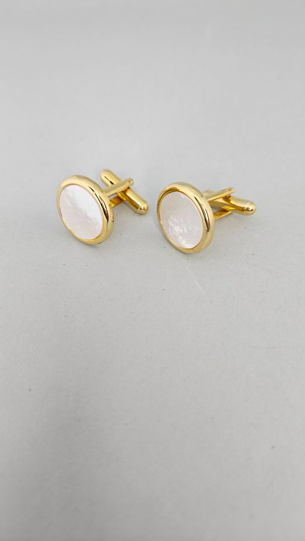 Cufflinks, Danilo