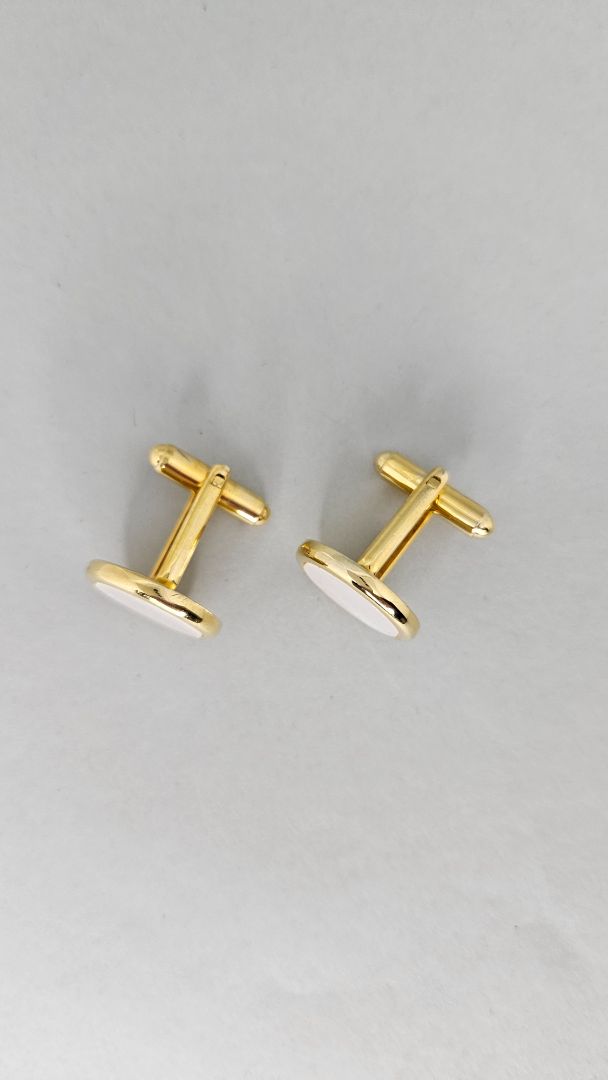 Cufflinks, Danilo