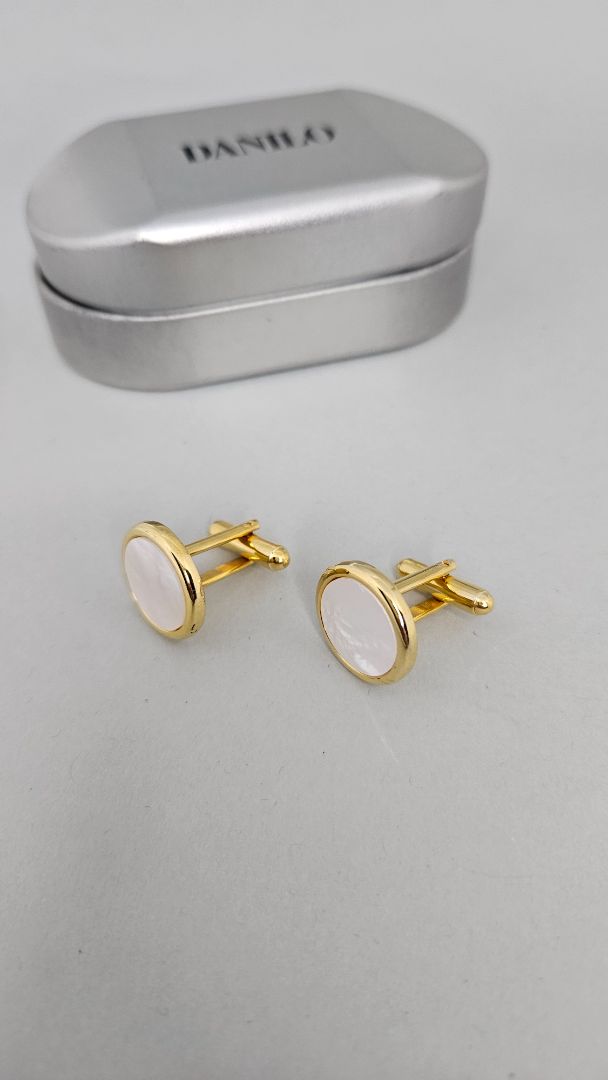 Cufflinks, Danilo