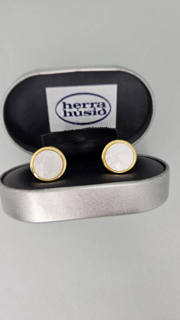 Cufflinks, Danilo