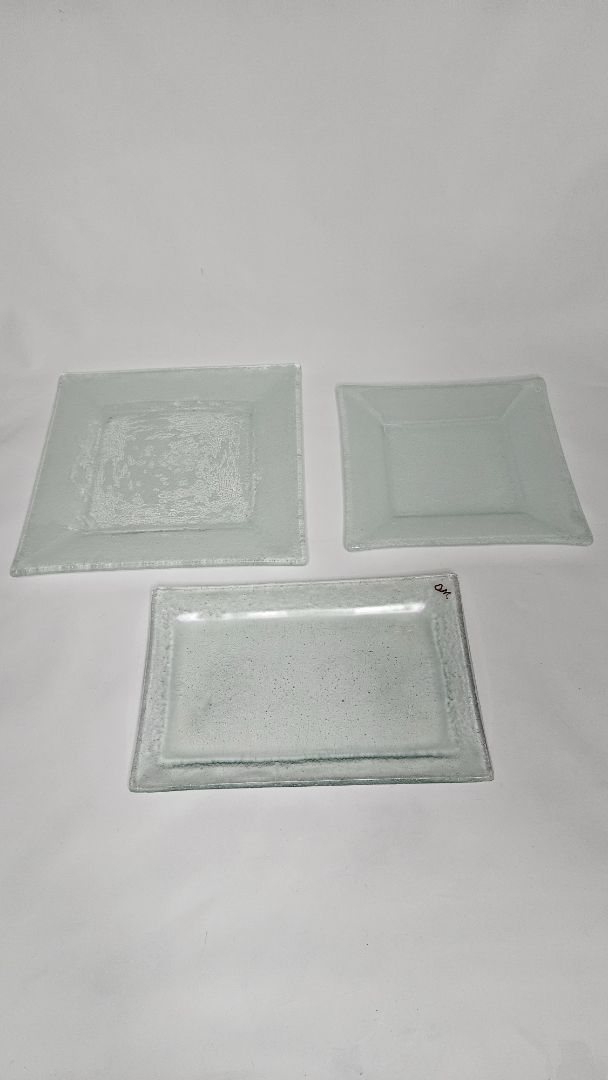 Sandblasted glass dinner plates (20x20 cm)