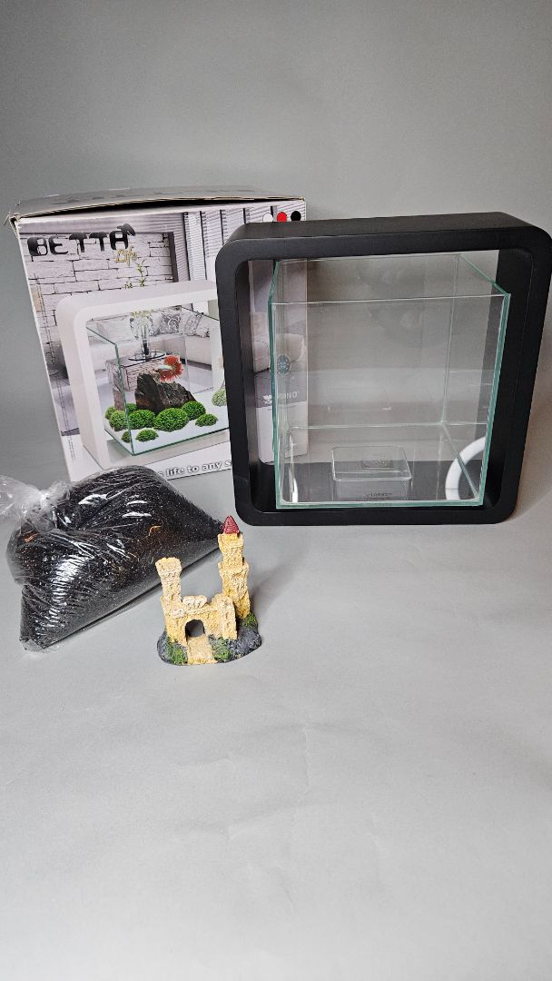 Aquarium 5L, sand and castle, Betta