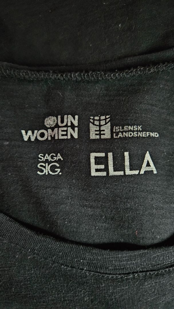 Stuttermabolur, M, Ella by Elínrós Líndal