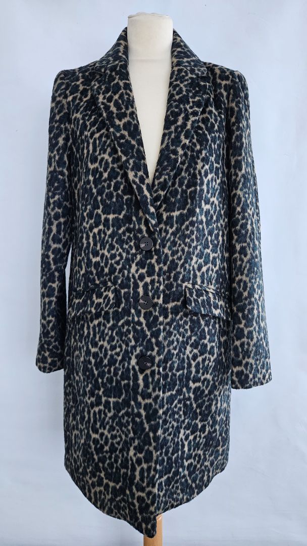 Kápa, EUR 36, Vila