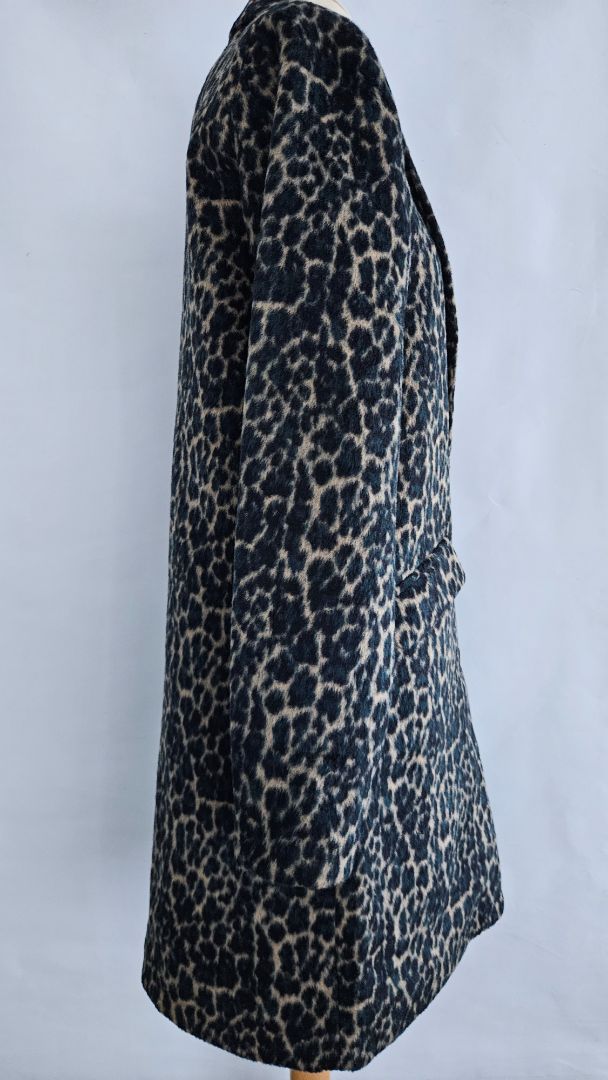 Kápa, EUR 36, Vila