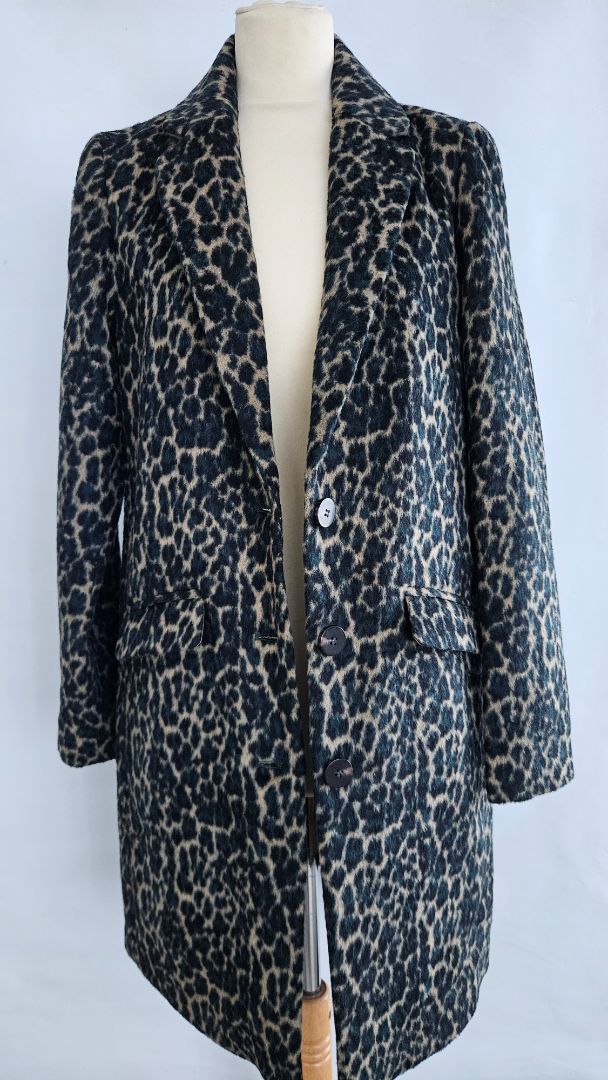 Kápa, EUR 36, Vila