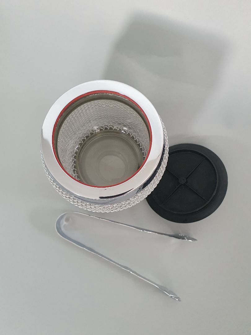 Klakafata með klakatöng (Vintage 1970s), Merkuria Kovocas Company