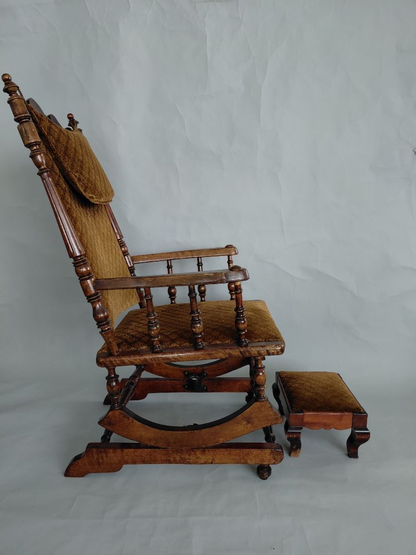 Vintage rocking chair with footstool (60-70 years old)