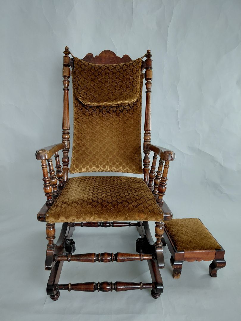 Vintage rocking chair with footstool (60-70 years old)