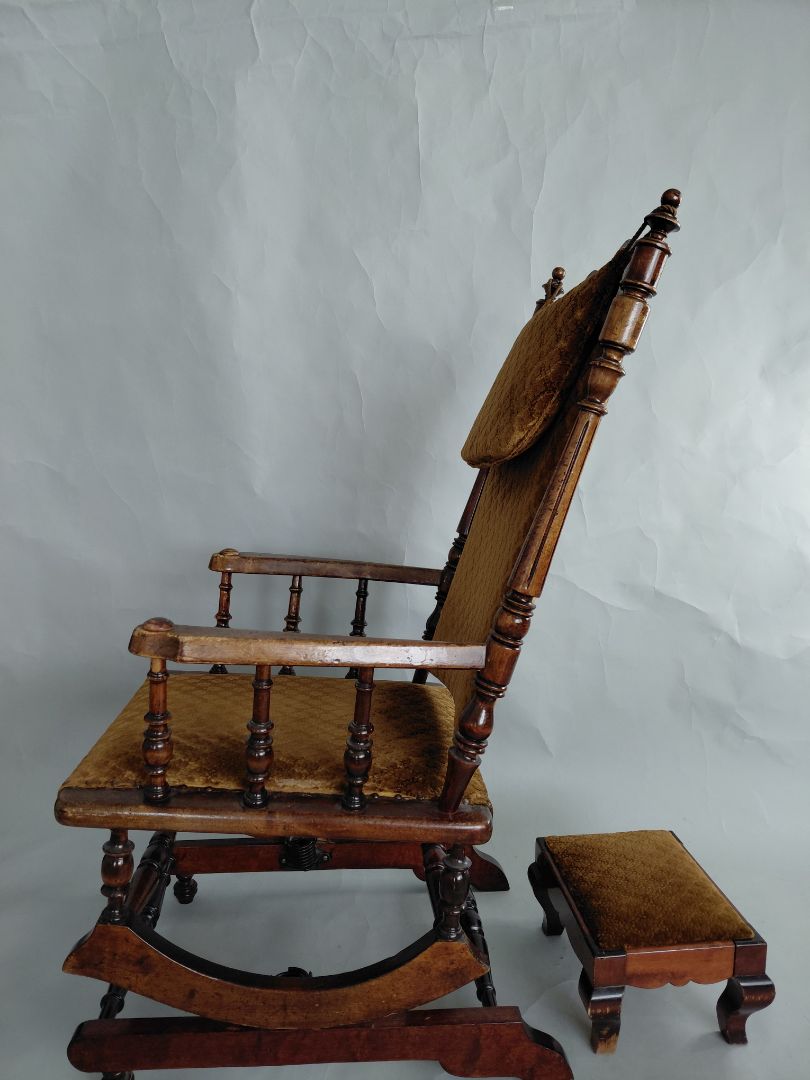 Vintage rocking chair with footstool (60-70 years old)