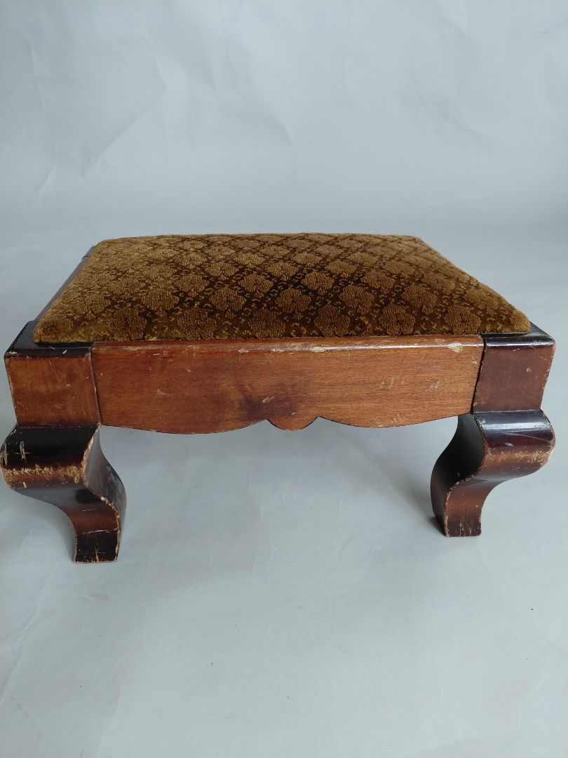 Vintage rocking chair with footstool (60-70 years old)