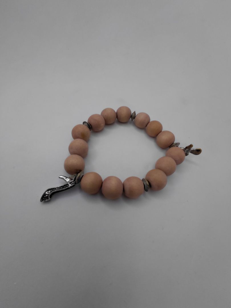 Wooden bracelet with heels