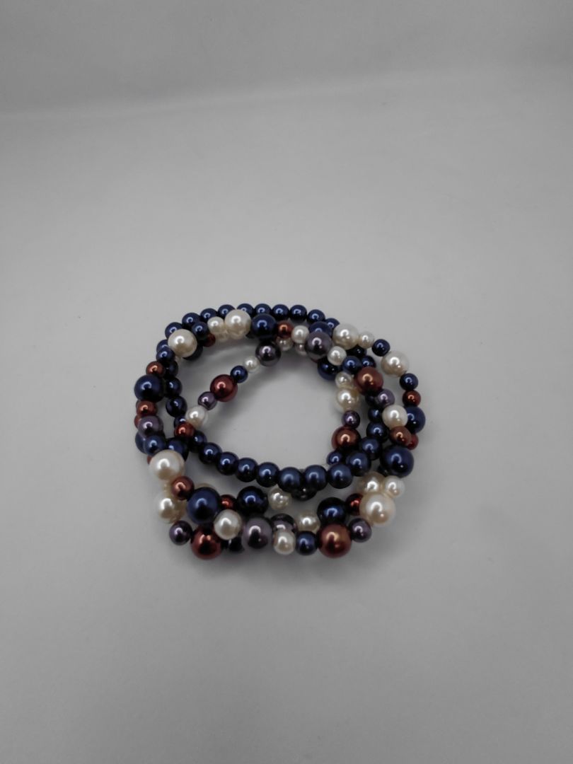 Pearl bracelets 4 together