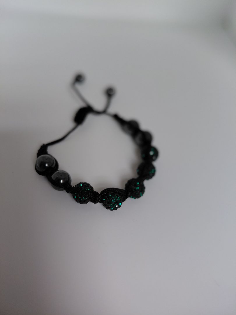 Bracelet with green sparkling stones