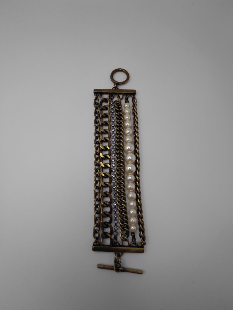 Vintage bracelet with pearls