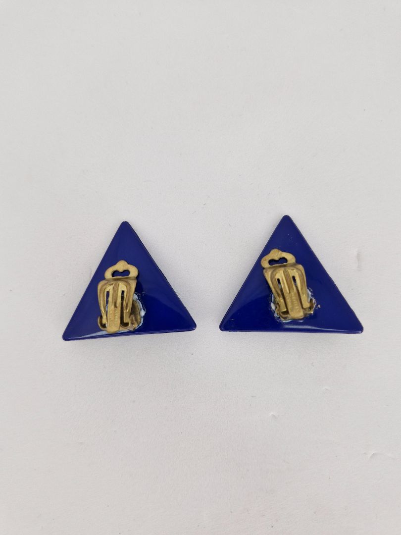 Triangular clip earrings