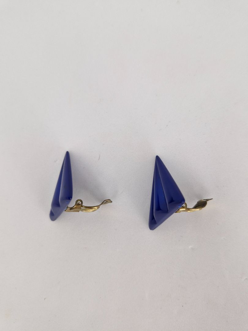 Triangular clip earrings