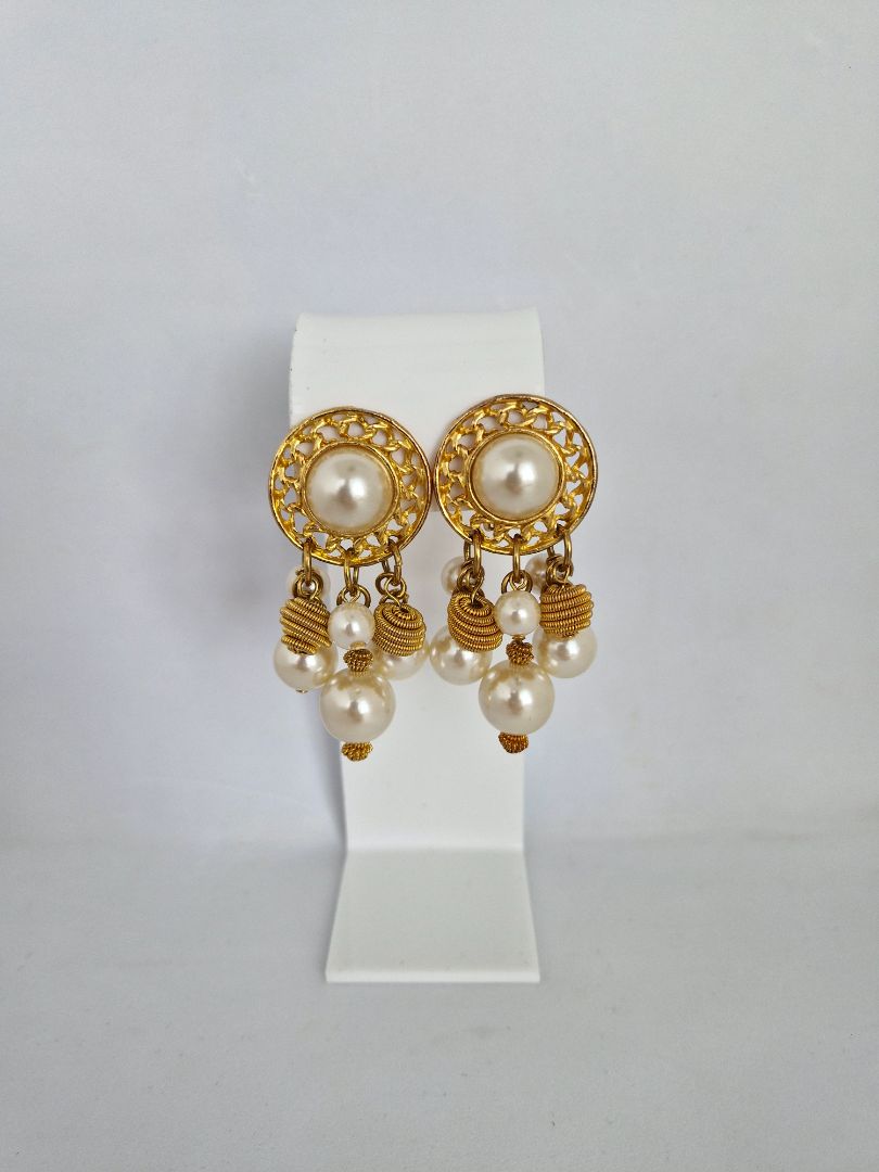 Earring clip
