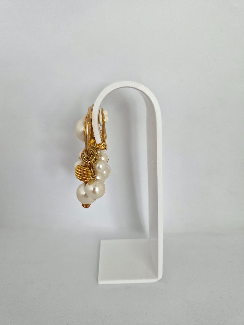 Earring clip