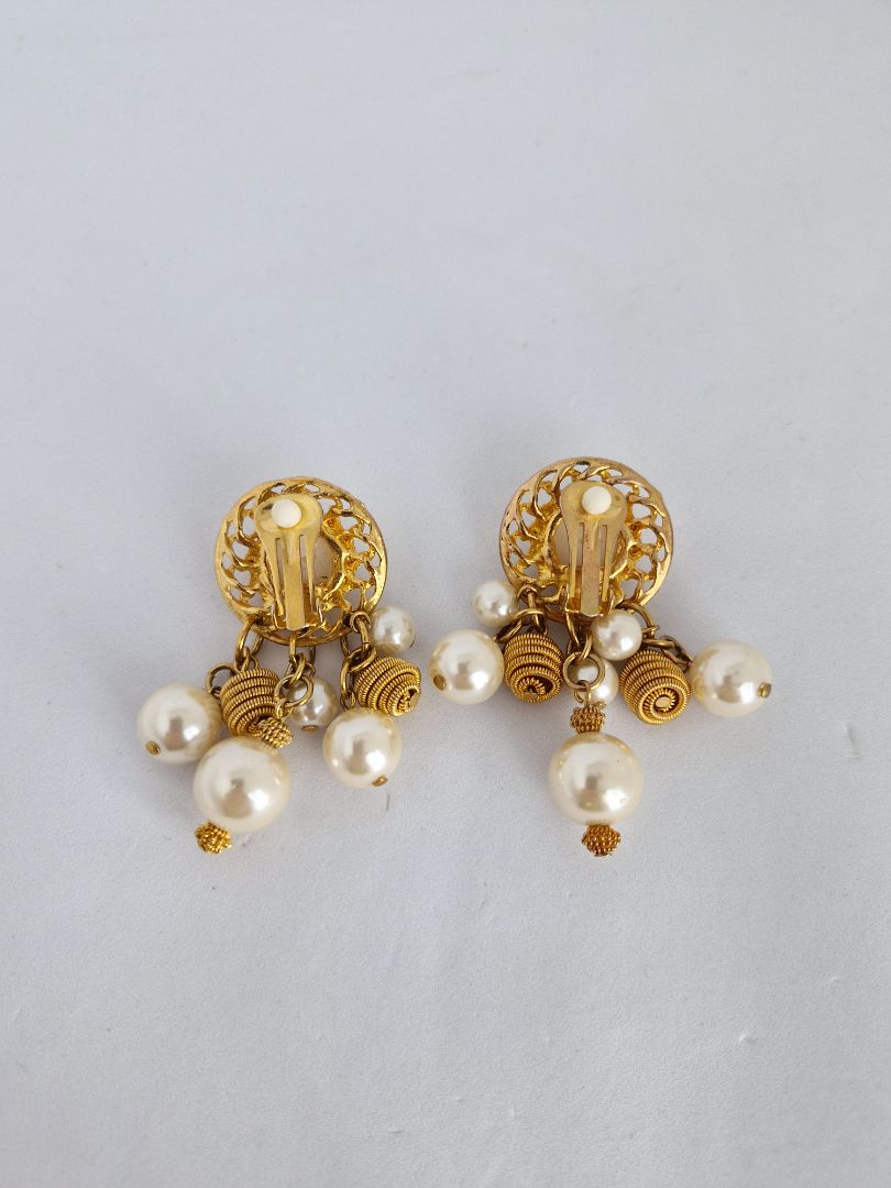 Earring clip