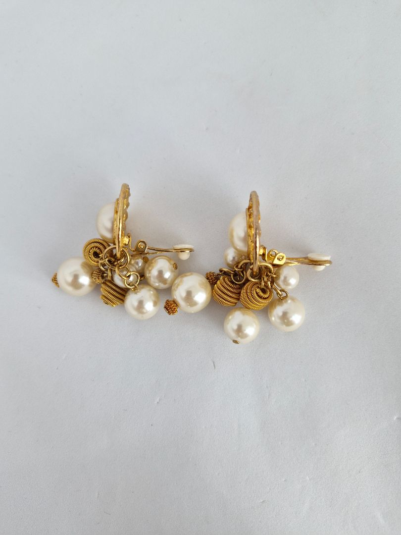 Earring clip