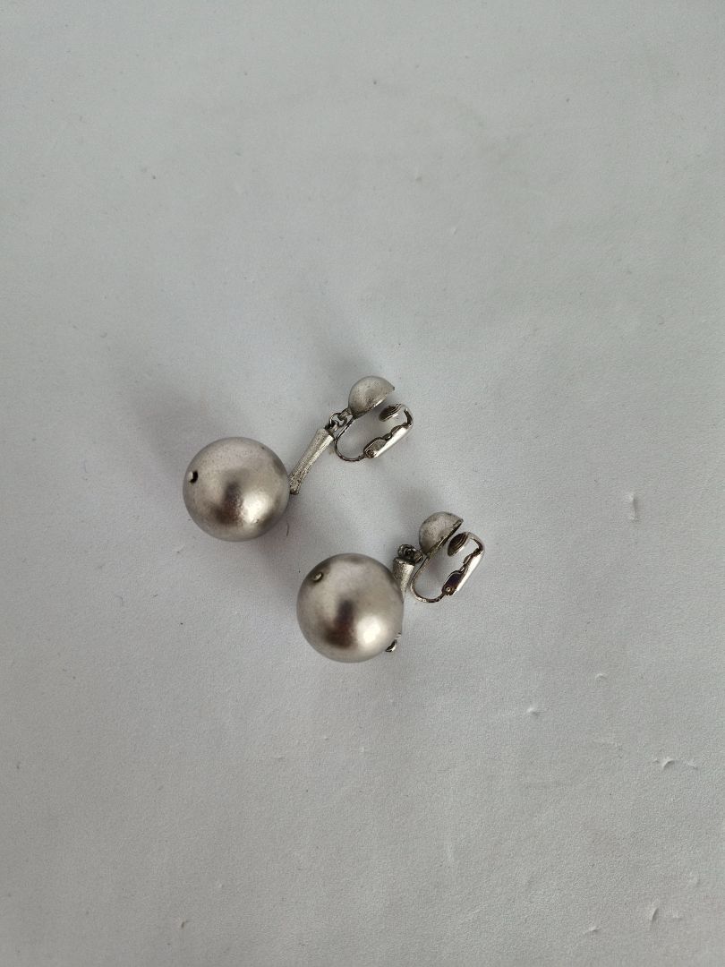 Side clip earrings