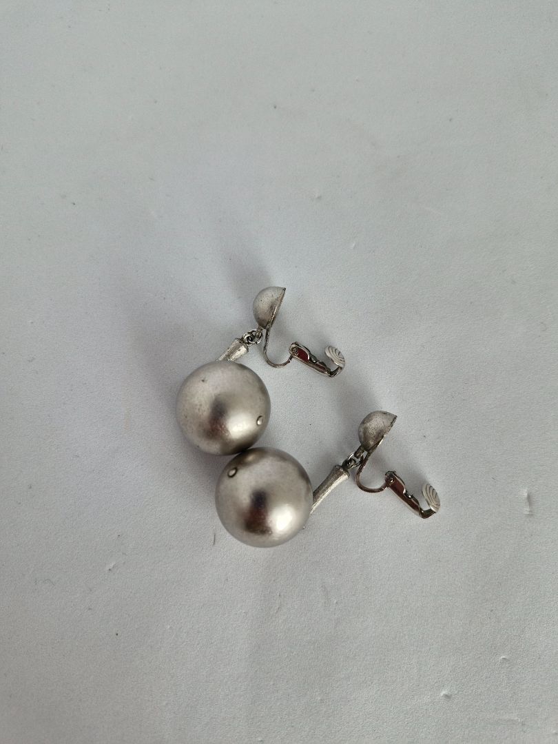 Side clip earrings
