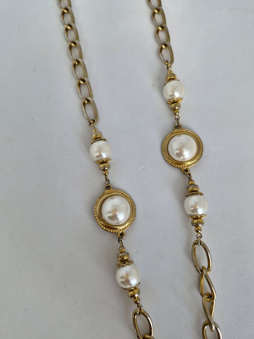 Vintage sítt hálsmen með faux pearl