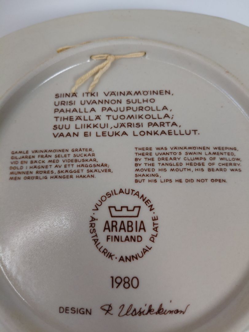 Vintage (1980) veggplatti úr Kalevala línunni, Arabia Finland