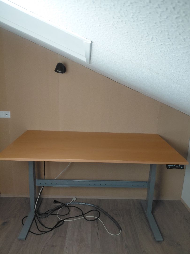 Rafmagnsskrifborð, upphækkanlegt