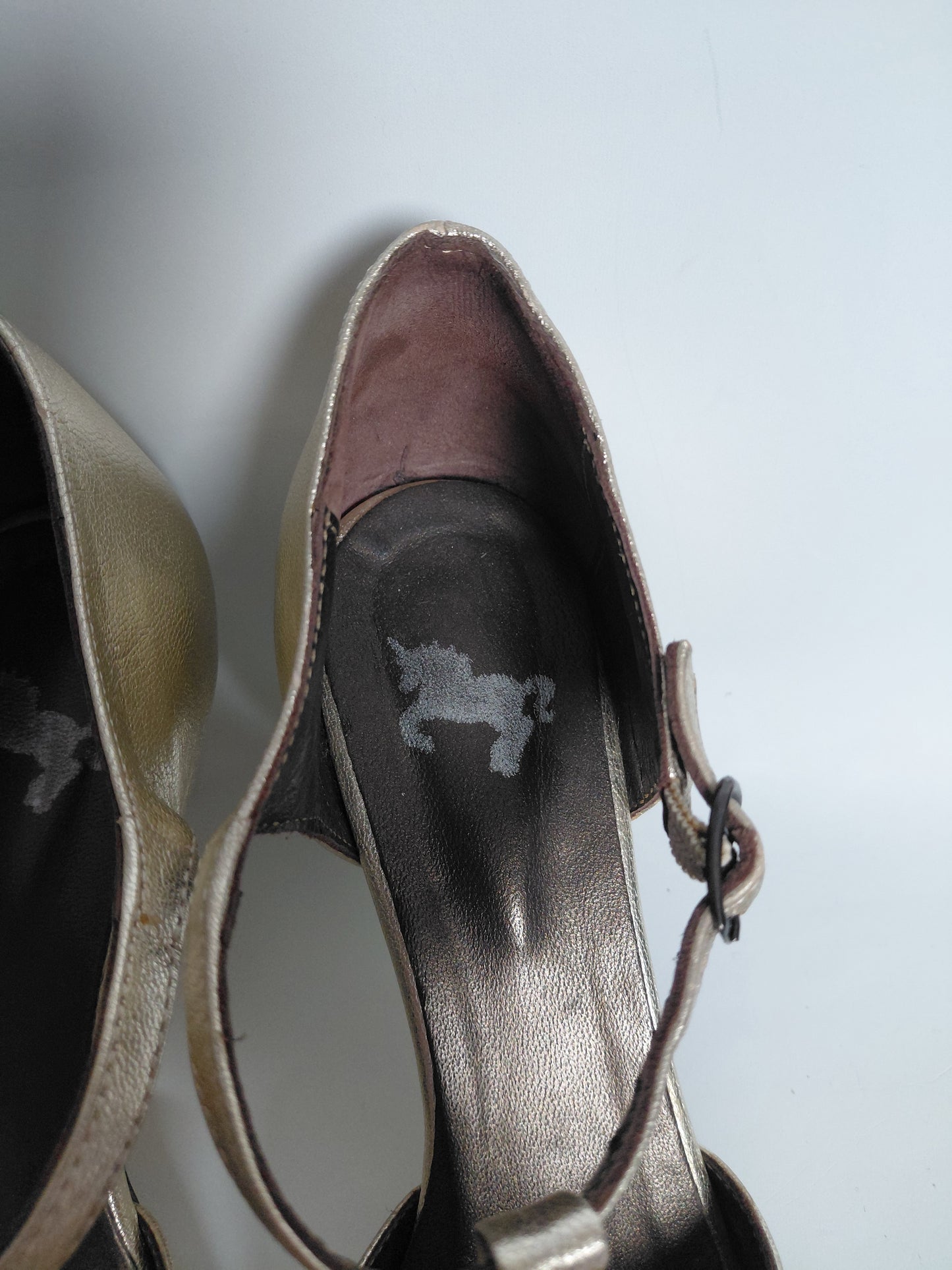 Gylltir hælaskór, opnir, EUR 41