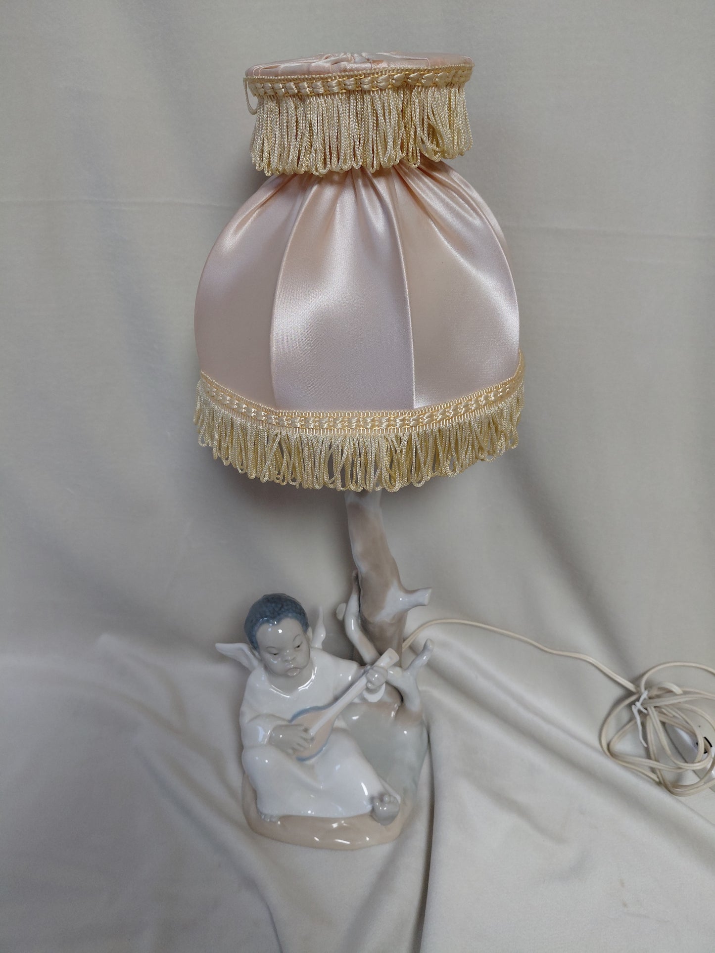 Vintage styttu lampi enginn að spila á mandólín #4537, Lladro