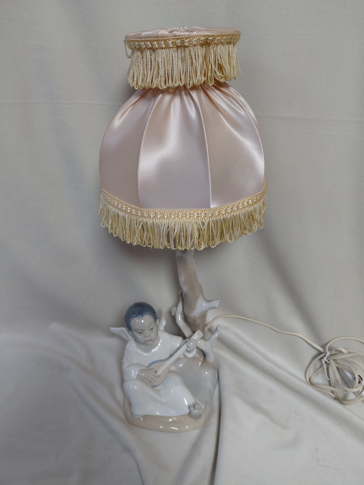 Vintage styttu lampi engill að spila á mandólín #4537, Lladro