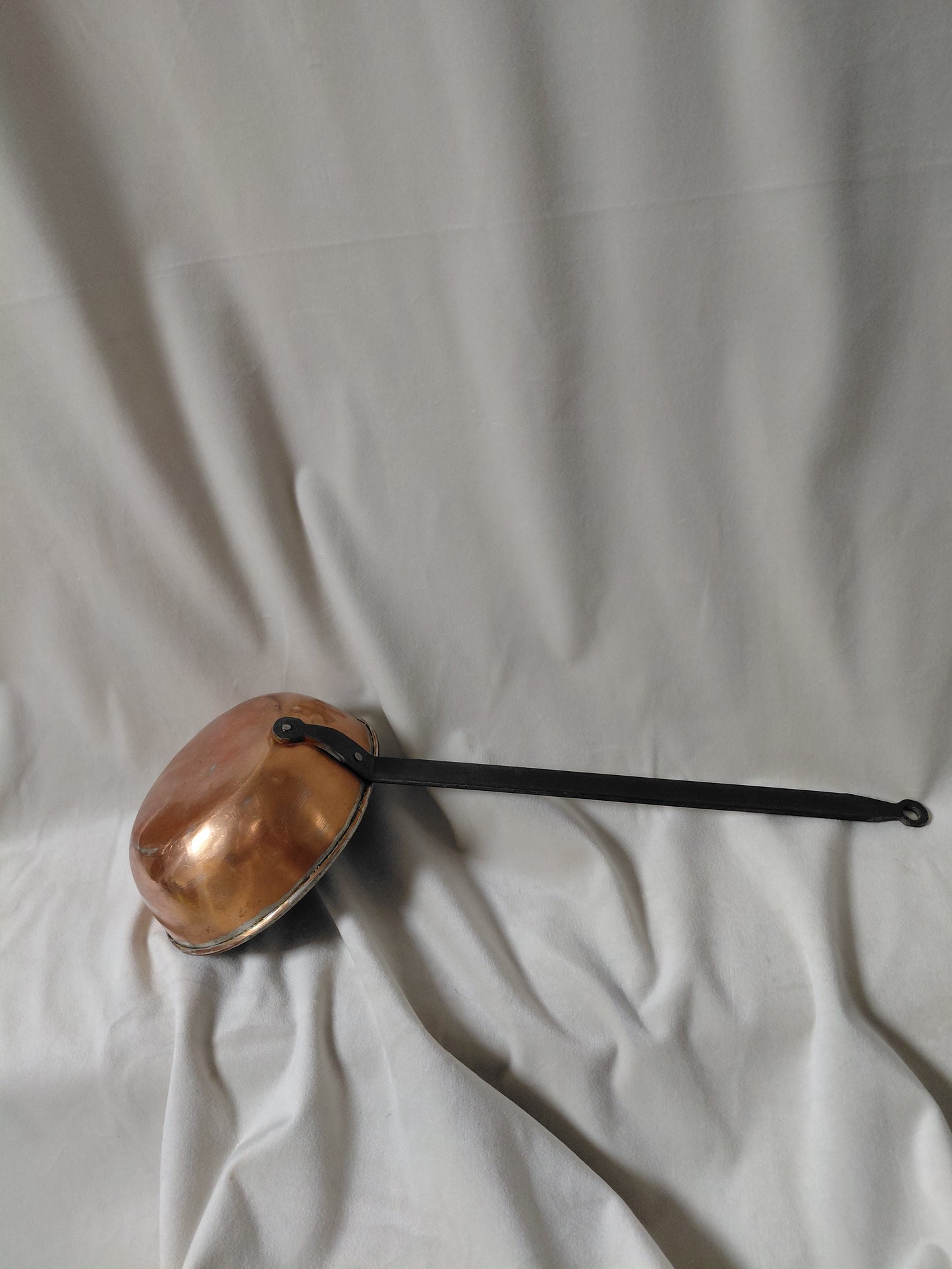 Vintage kopar pottur með löngu skafti