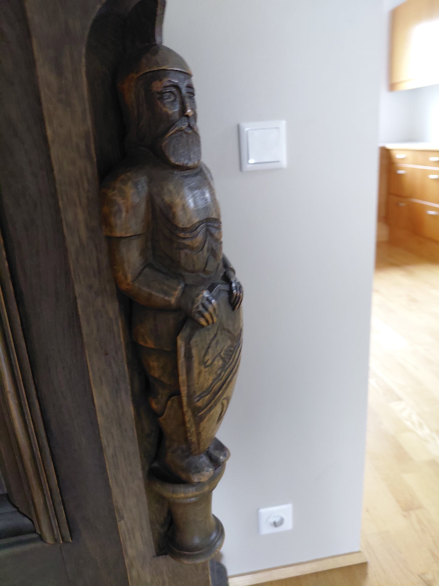 Antík skápur í Gothic Revival stíl (1880-1900), Antík