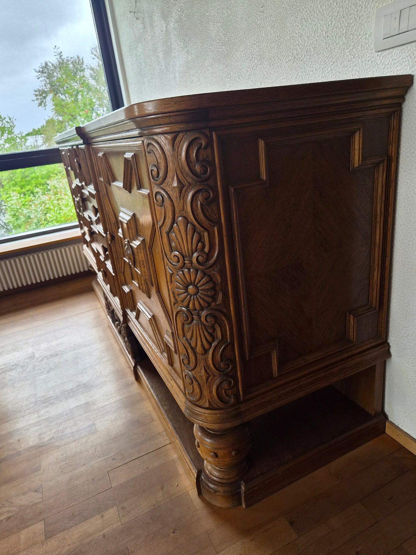 Vintage skenkur handútskorinn (1940), Vintage
