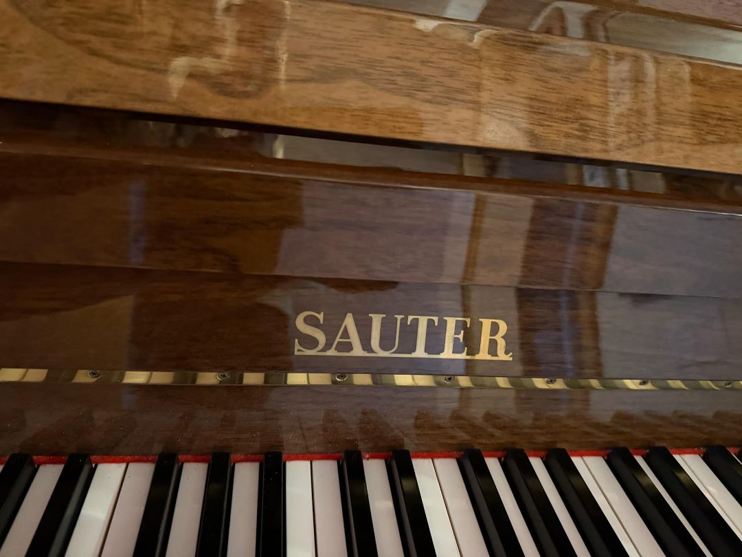 Piano (120) and piano bench (1957), Sauter