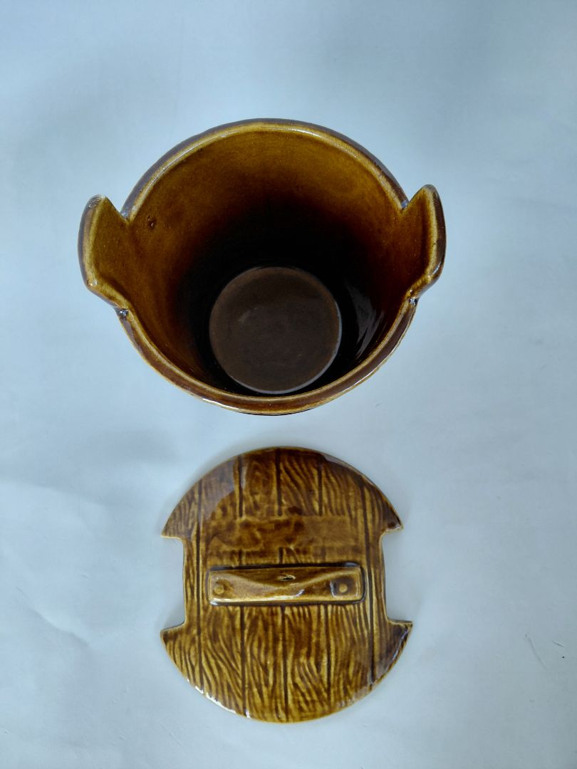 Clay pots (vintage)
