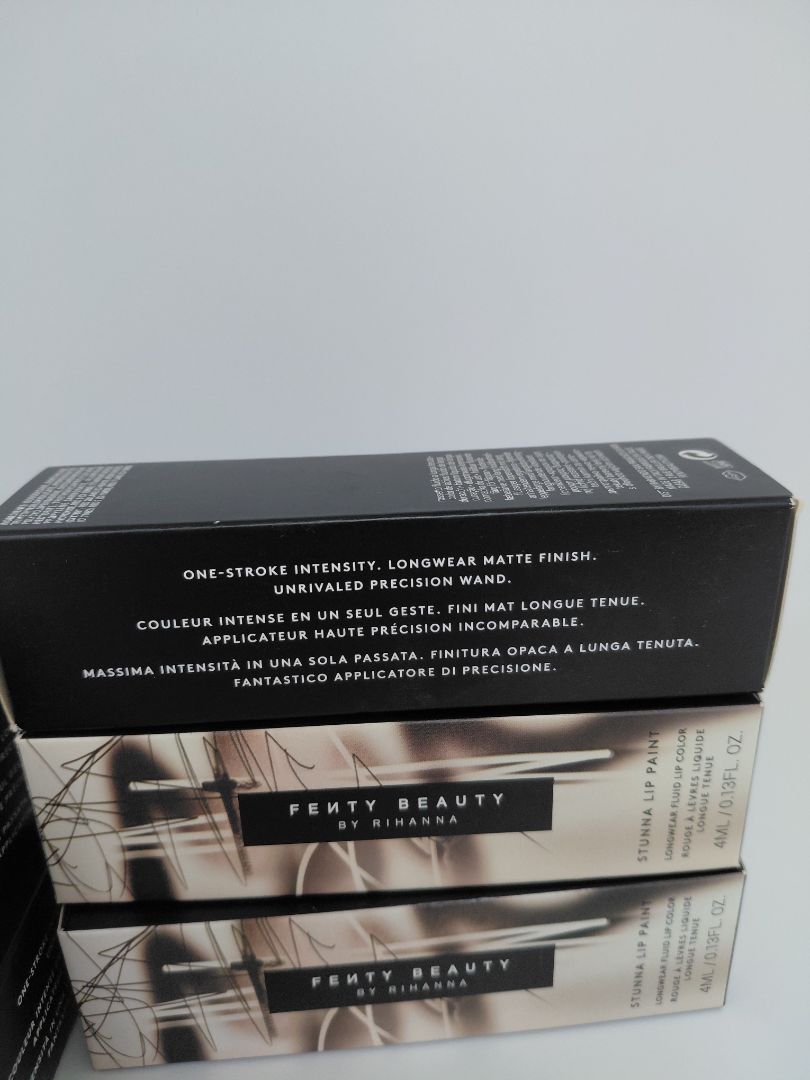 Stunna lip paint litur Unattached, Fenty Beauty by Rihanna