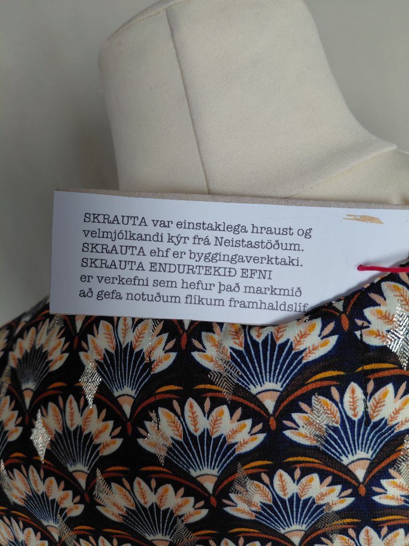 Síður kjóll úr endurunnu efni, L, Skrauta, endurtekið efni