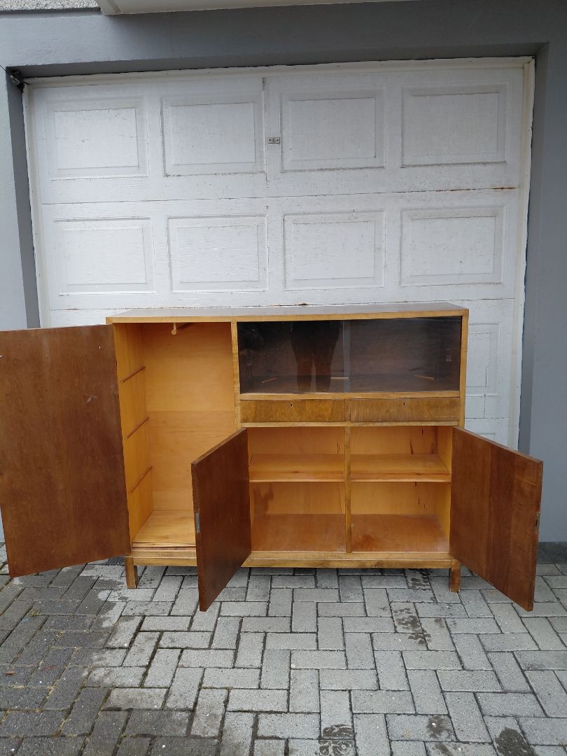 Vintage (1950s) glerskápur