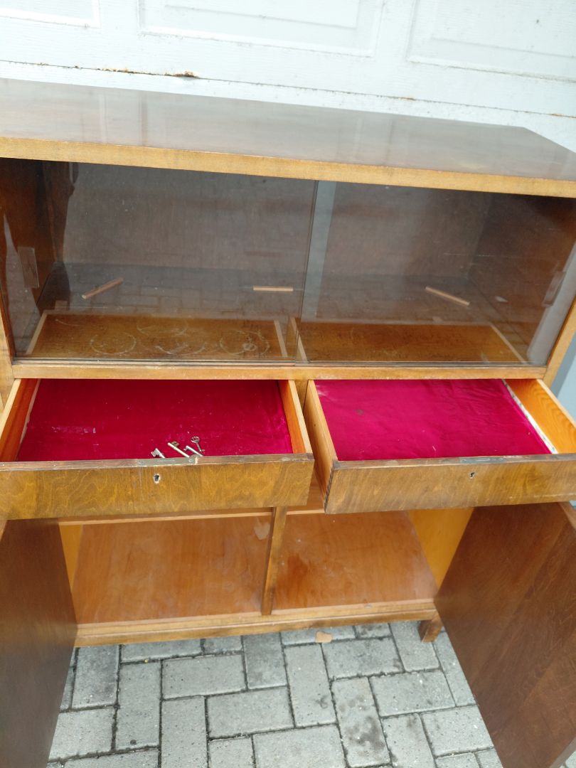 Vintage (1950s) glerskápur